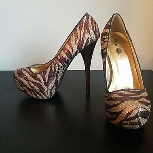 Glitzy Platform Pumps